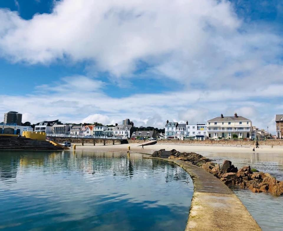 ホテル De L'Etang Saint Helier Jersey エクステリア 写真