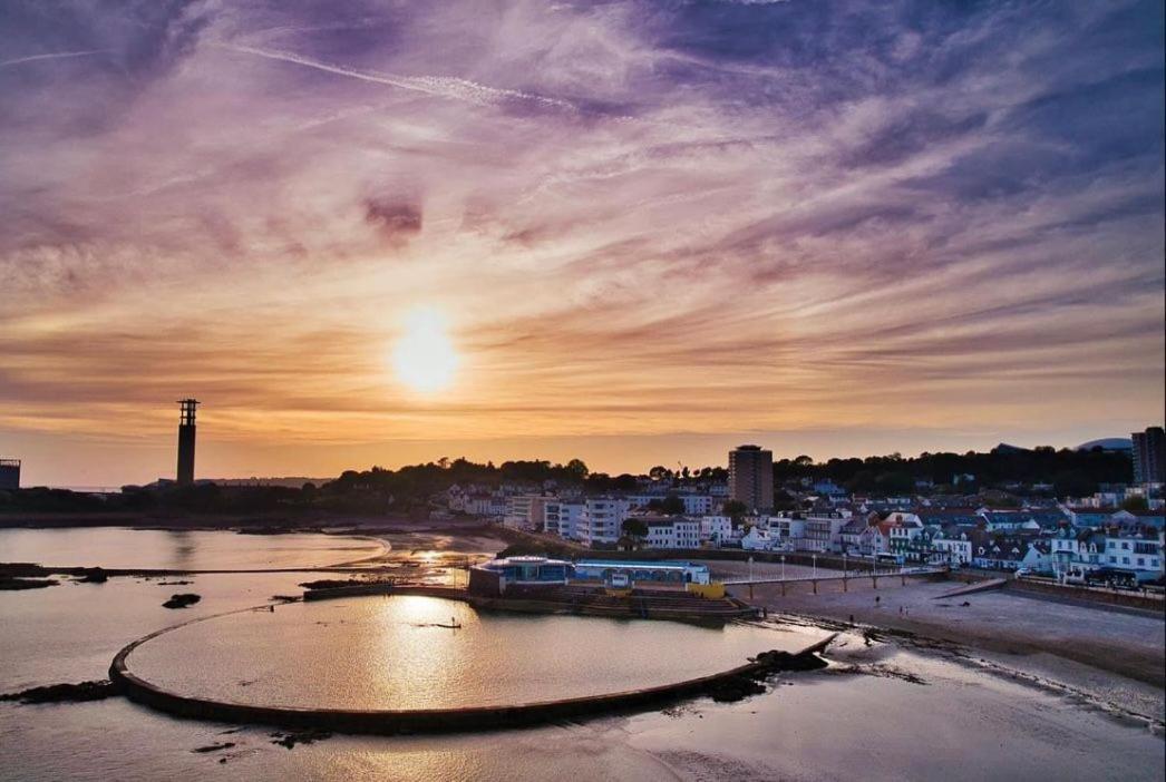 ホテル De L'Etang Saint Helier Jersey エクステリア 写真
